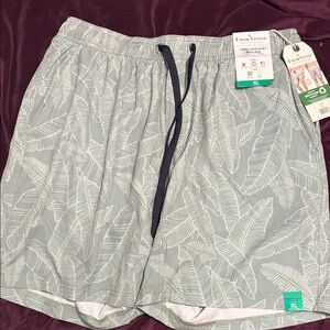 Tailor Vintage Men's Gray Leaf Print Athletic Shorts